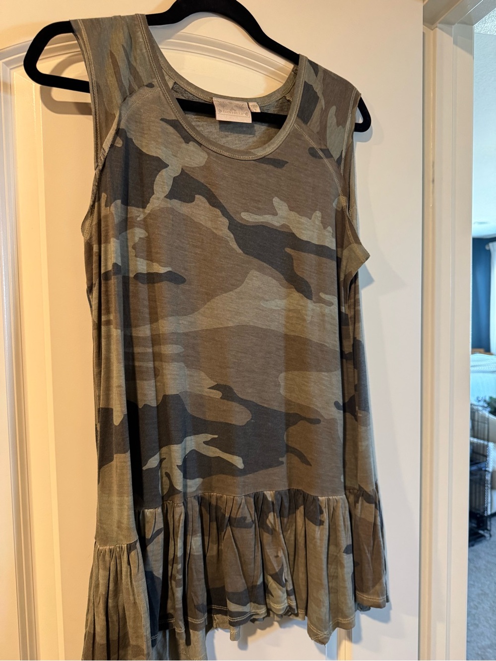 Sleeveless Camo Ruffle-Hem Tank Top - Olive/Gray